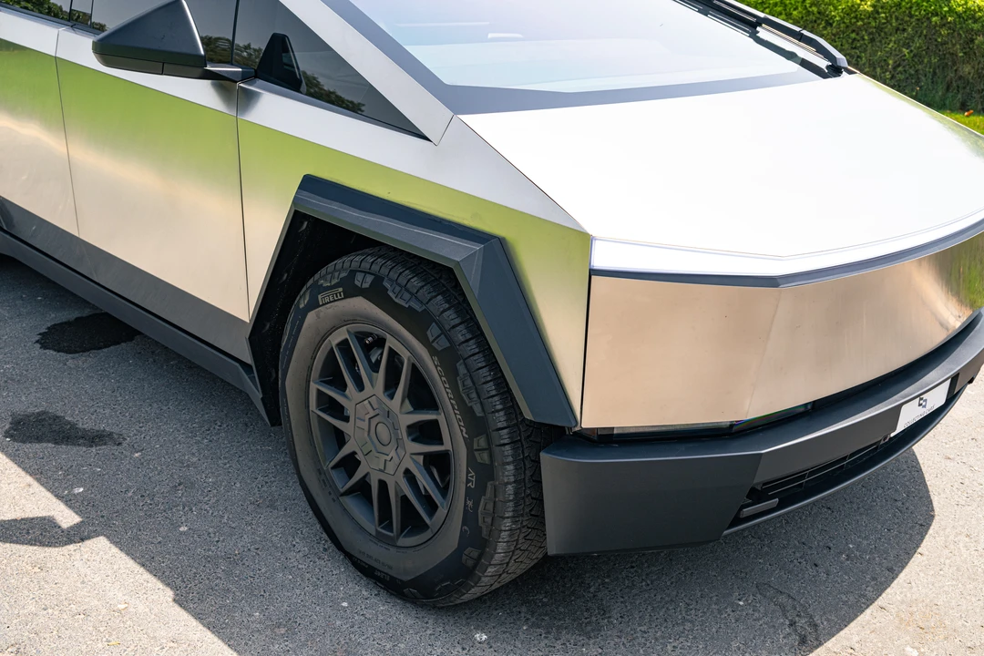 2026 Tesla Cybertruck - Image 28 of 31