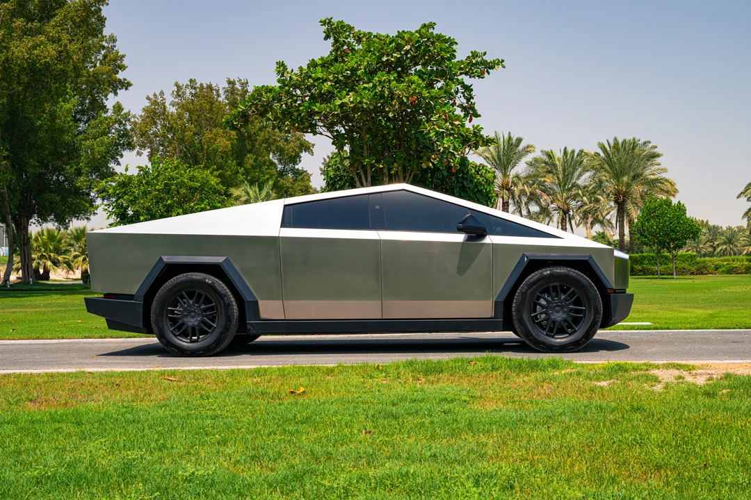 2026 Tesla Cybertruck - Image 4 of 31