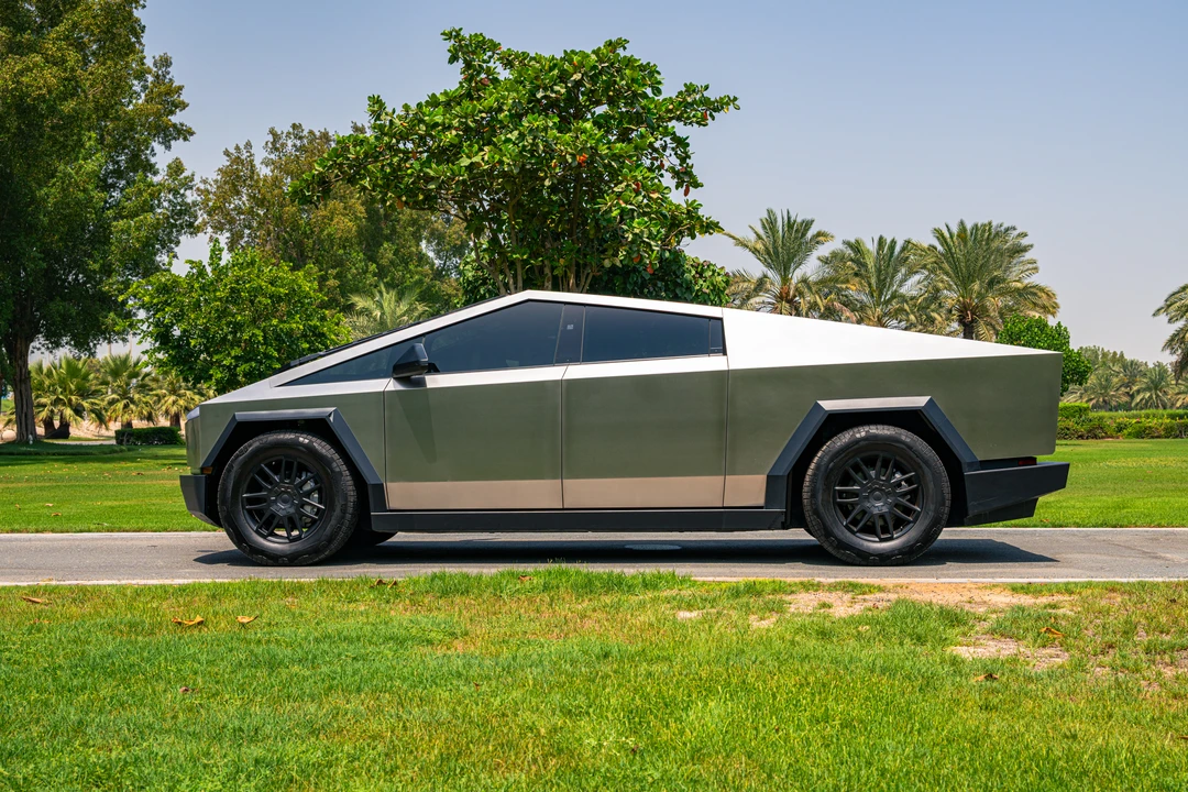 2026 Tesla Cybertruck - Image 8 of 31