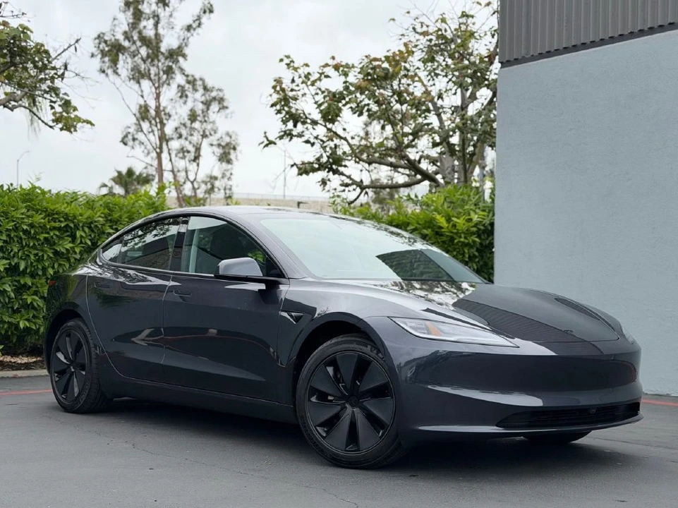 2026 Tesla Model S - Image 2 of 15