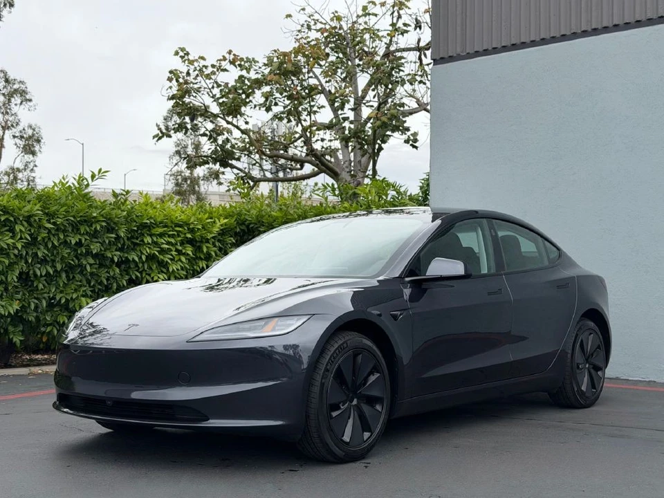 2026 Tesla Model S - Image 4 of 15