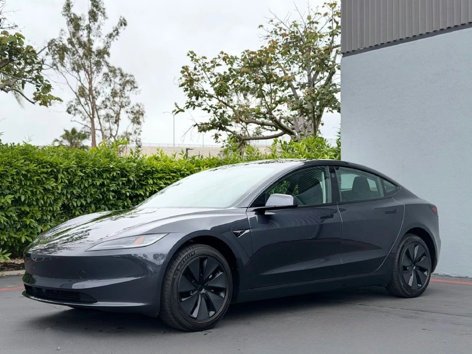 2026 Tesla Model S - Image 3 of 15