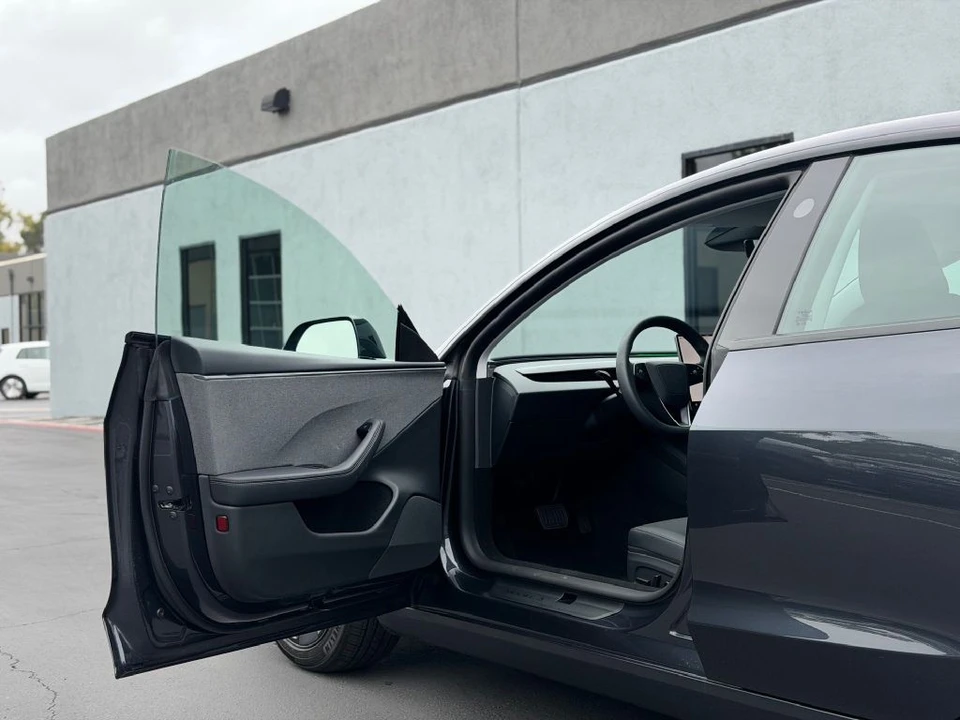2026 Tesla Model S - Image 10 of 15