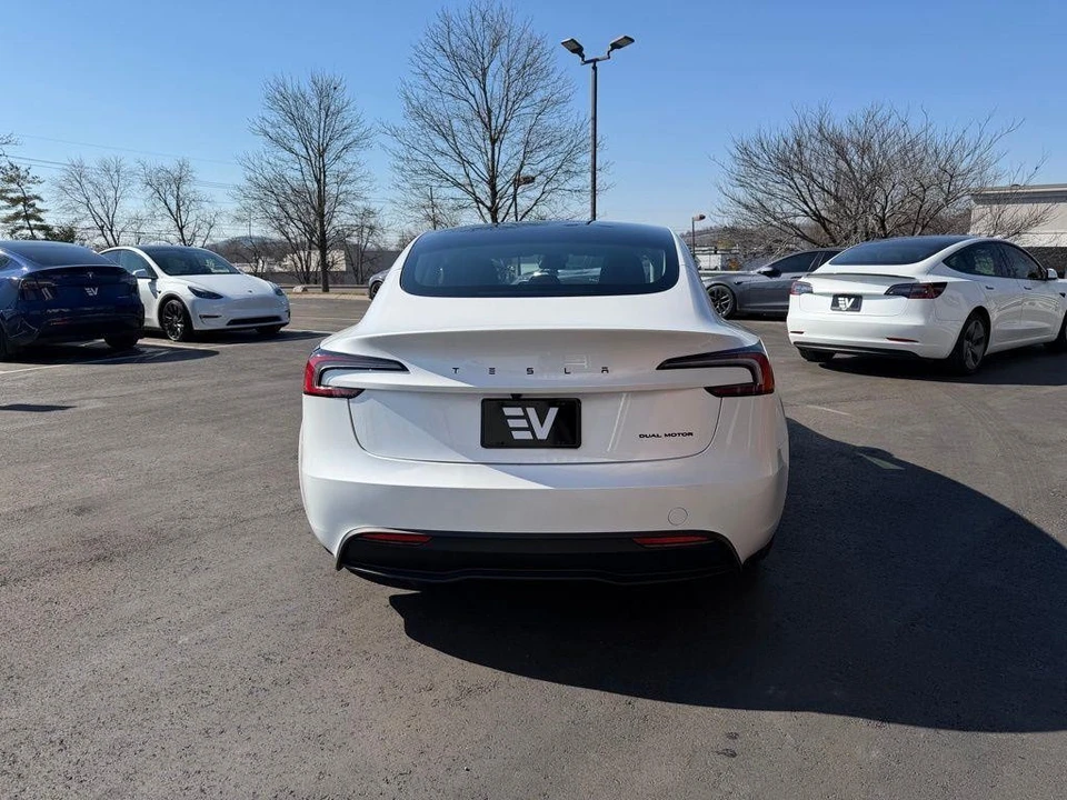 2026 Tesla Model 3 - Image 5 of 16