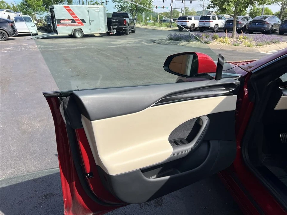 2026 Tesla Model S Plaid - Image 9 of 22