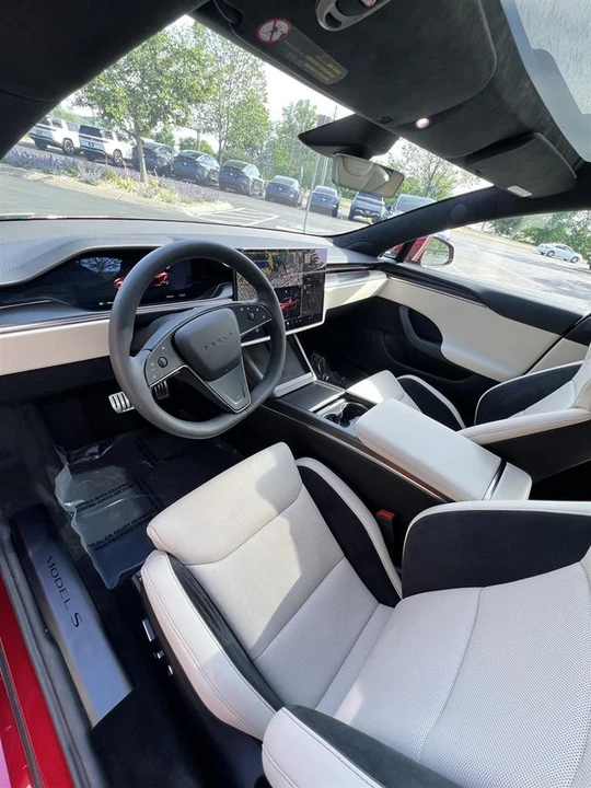 2026 Tesla Model S Plaid - Image 12 of 22