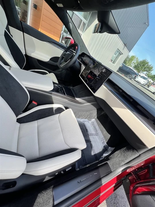 2026 Tesla Model S Plaid - Image 16 of 22