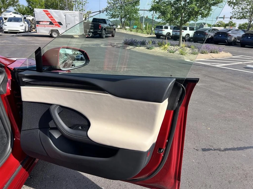 2026 Tesla Model S Plaid - Image 13 of 22