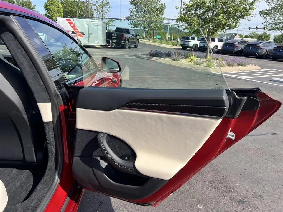 2026 Tesla Model S Plaid - Image 17 of 22