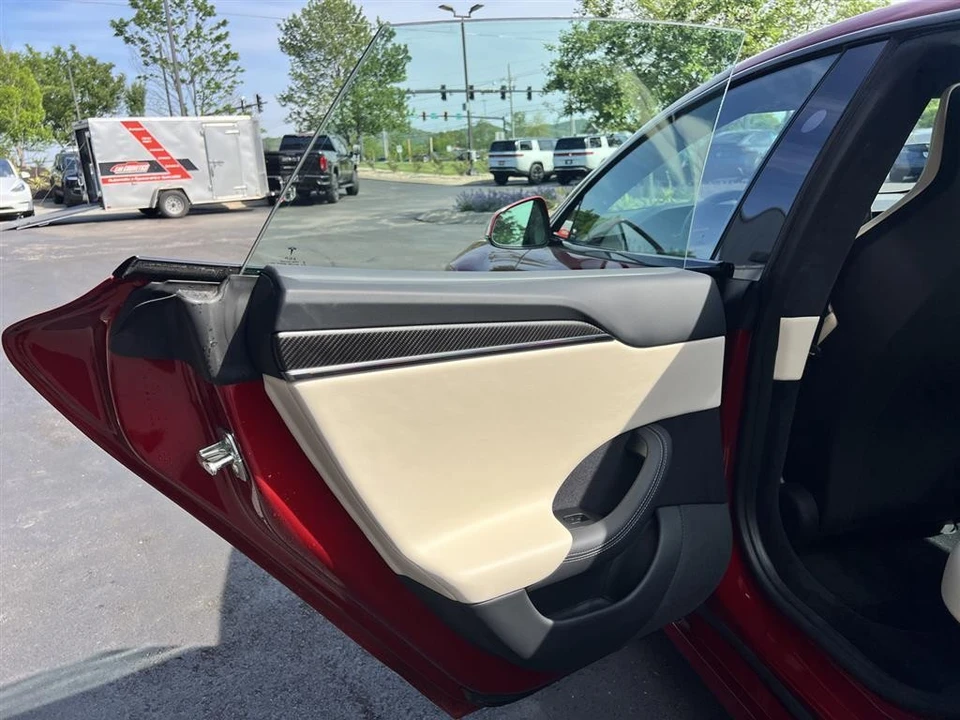 2026 Tesla Model S Plaid - Image 7 of 22