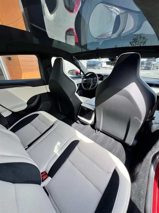 2026 Tesla Model S Plaid - Image 19 of 22