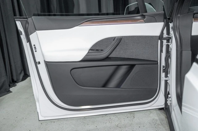 2026 Tesla Model X - Image 11 of 12