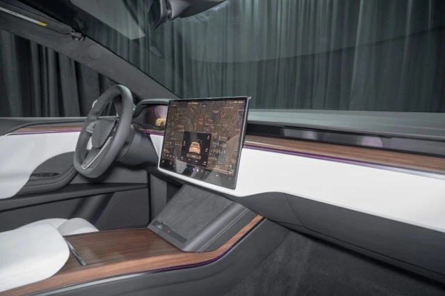 2026 Tesla Model X - Image 18 of 21