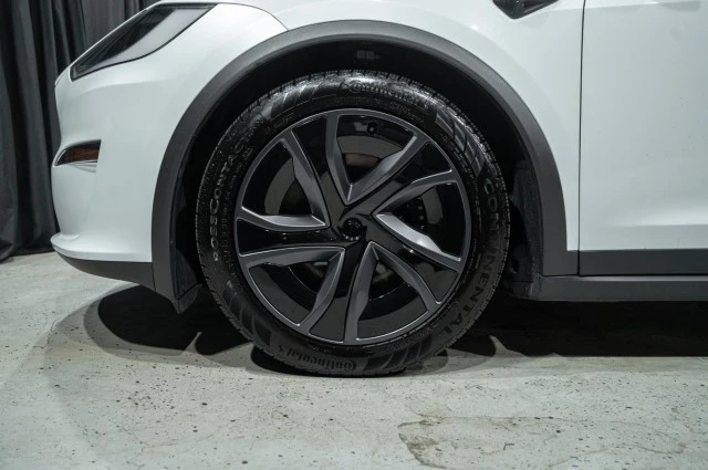 2026 Tesla Model X - Image 9 of 12