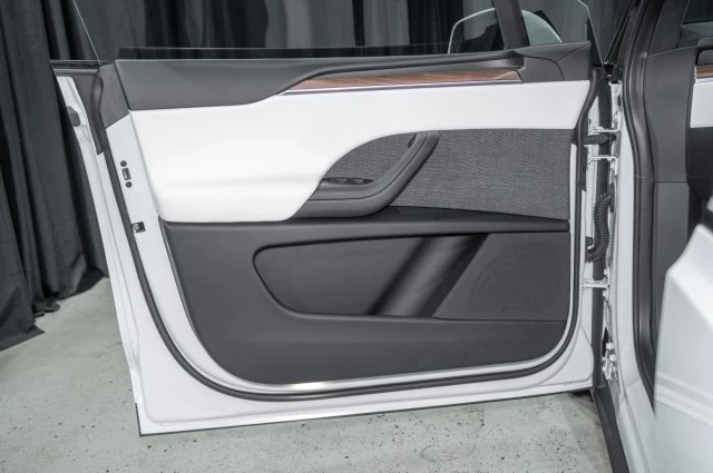2026 Tesla Model X - Image 11 of 21