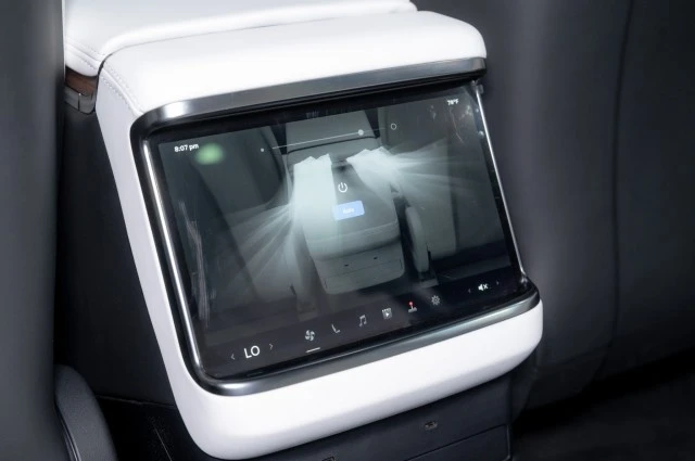 2026 Tesla Model X - Image 16 of 21