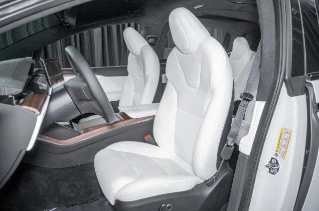 2026 Tesla Model X - Image 12 of 21