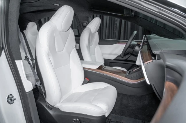 2026 Tesla Model X - Image 17 of 21
