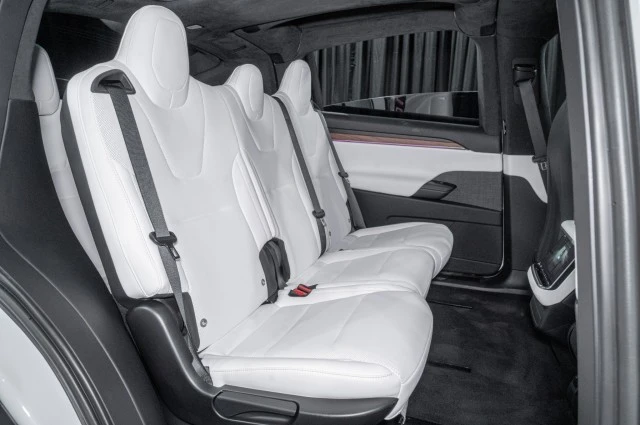 2026 Tesla Model X - Image 15 of 21