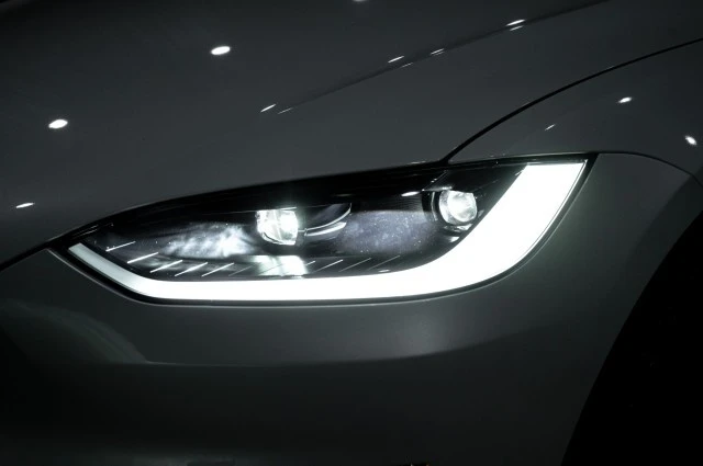 2026 Tesla Model X - Image 10 of 21