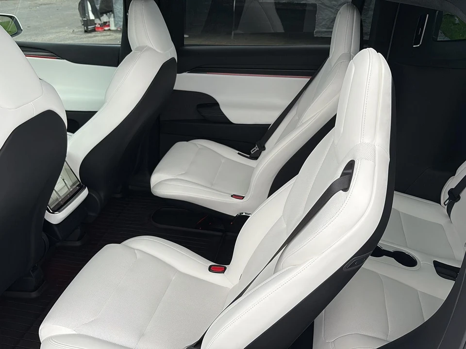 2026 Tesla Model X Plaid - Image 12 of 21