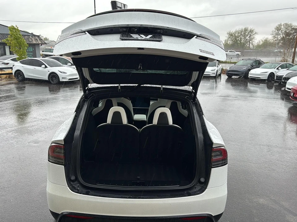 2026 Tesla Model X Plaid - Image 18 of 21