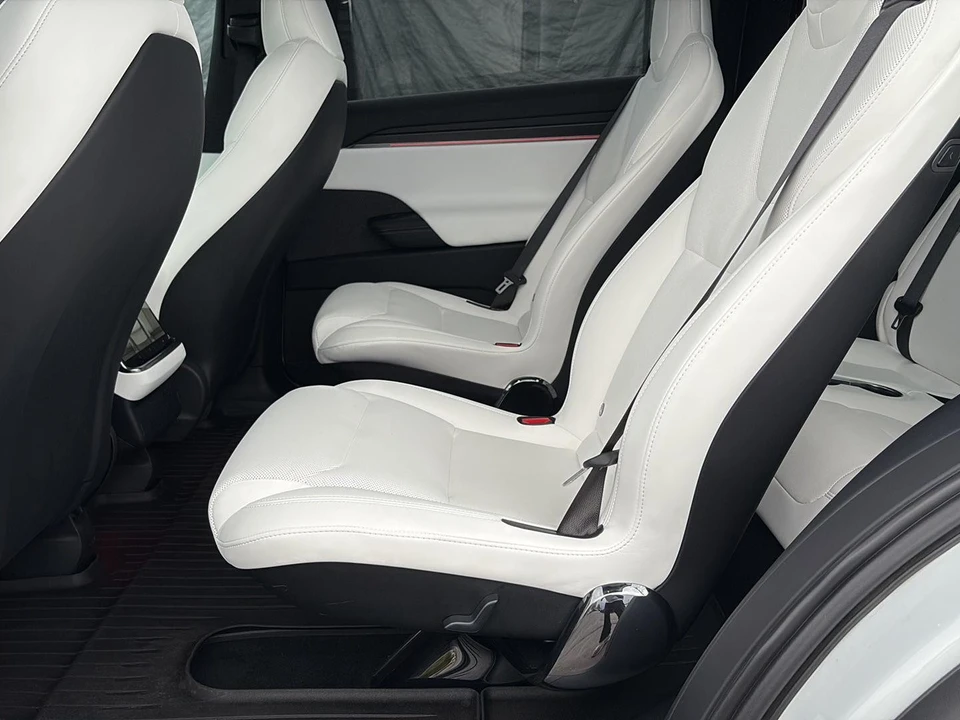 2026 Tesla Model X Plaid - Image 13 of 21