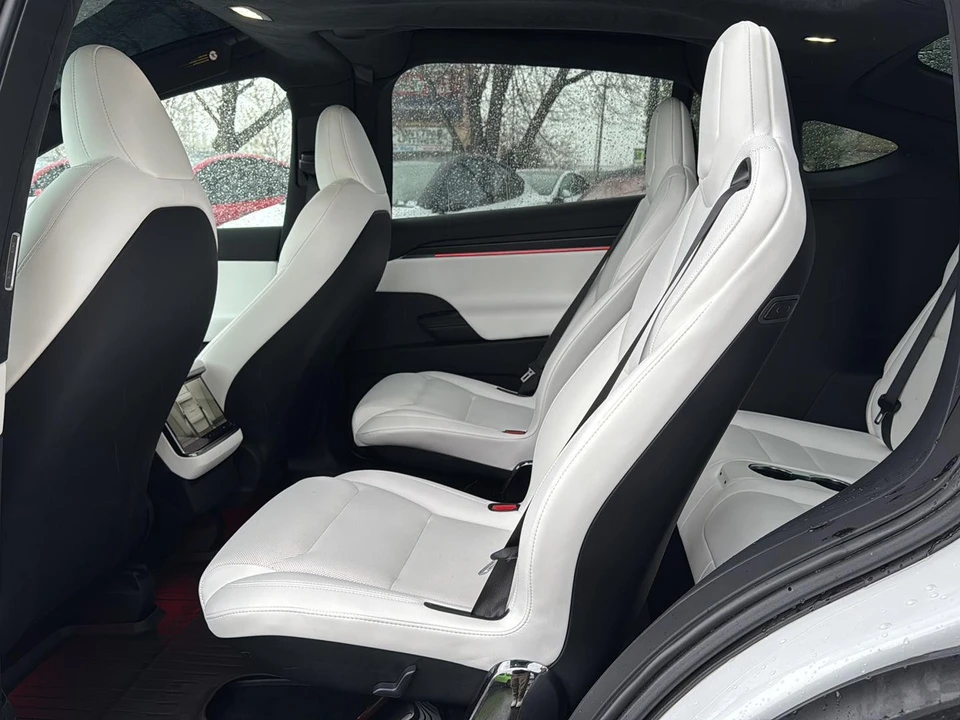 2026 Tesla Model X Plaid - Image 15 of 21