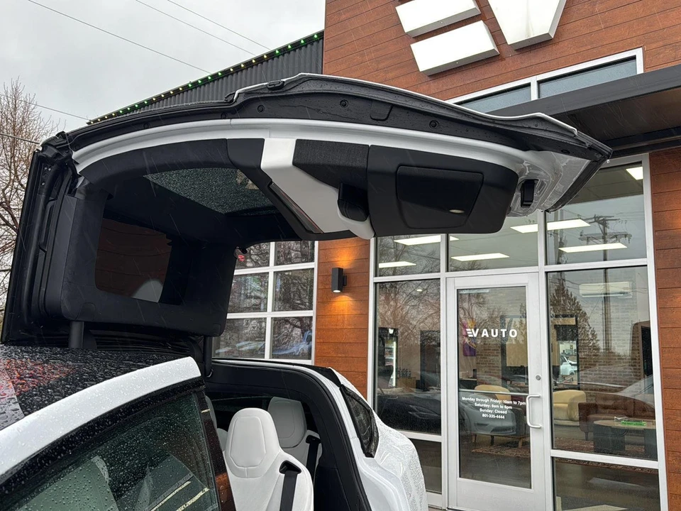 2026 Tesla Model X Plaid - Image 16 of 21