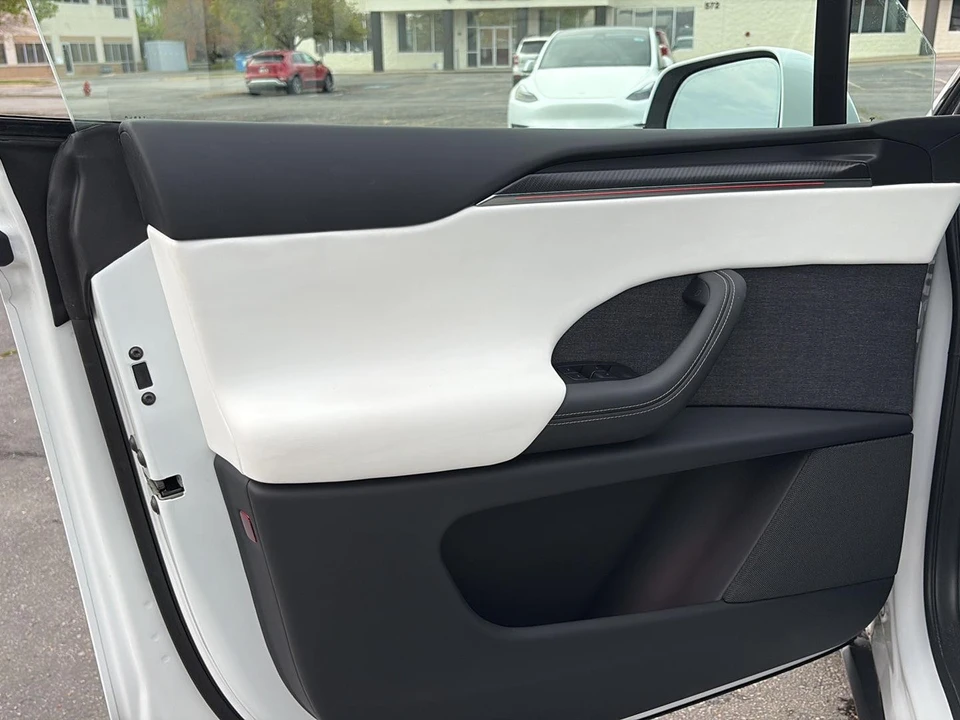 2026 Tesla Model X Plaid - Image 10 of 21