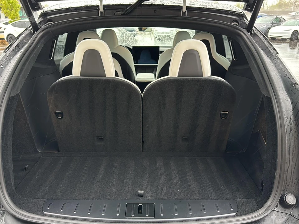 2026 Tesla Model X Plaid - Image 17 of 21