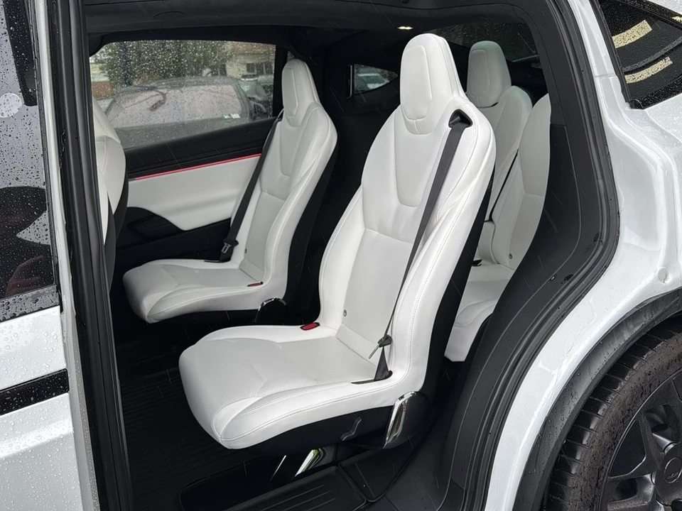 2026 Tesla Model X Plaid - Image 13 of 21