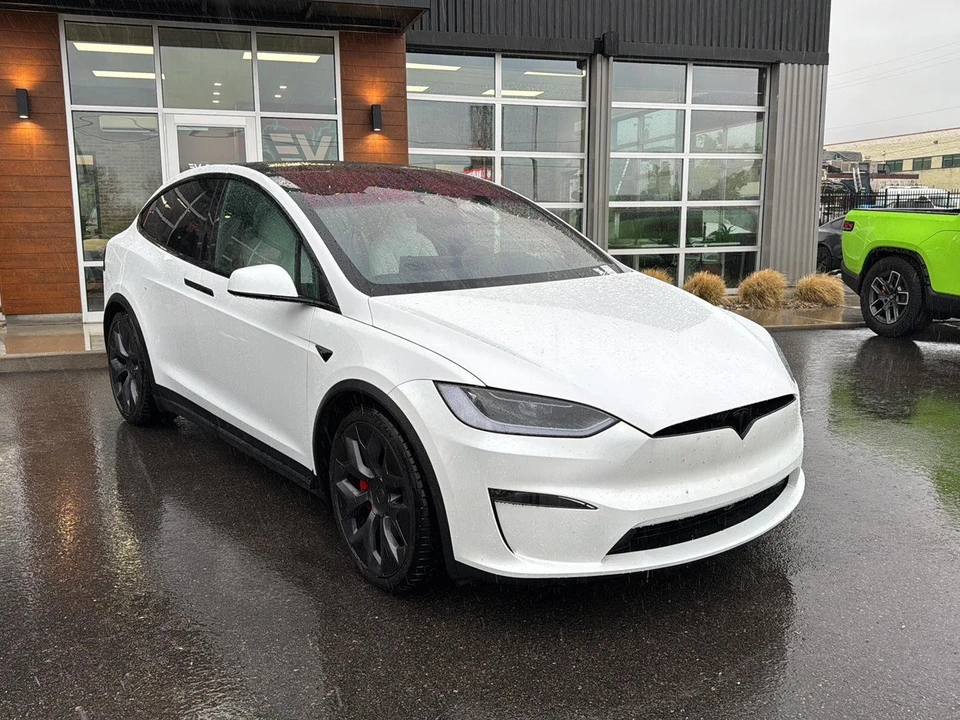 2026 Tesla Model X Plaid - Image 9 of 21