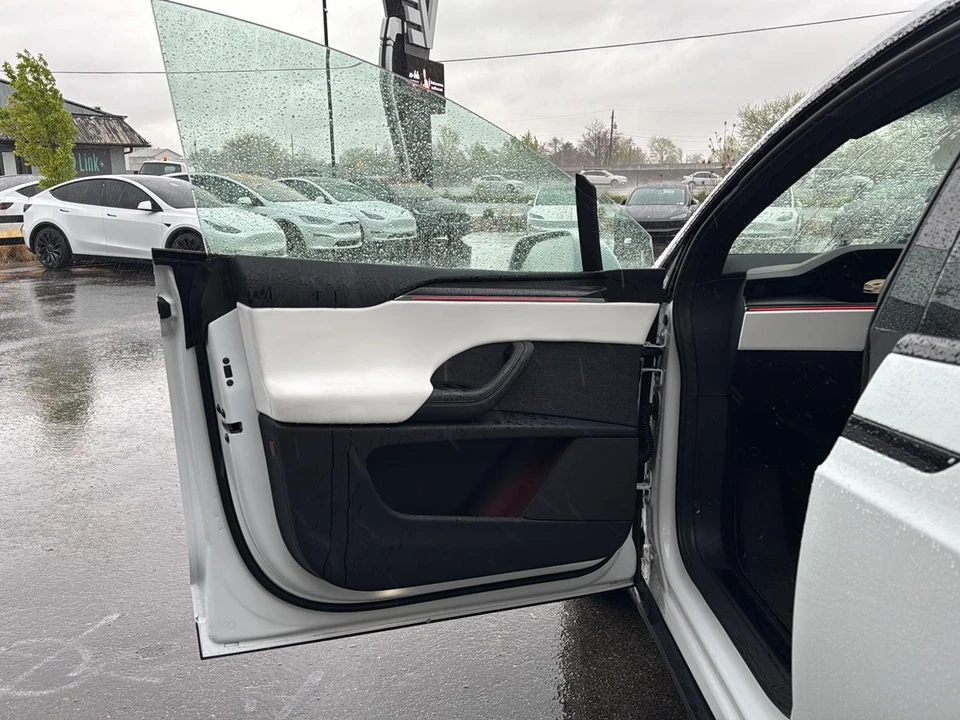 2026 Tesla Model X Plaid - Image 10 of 21