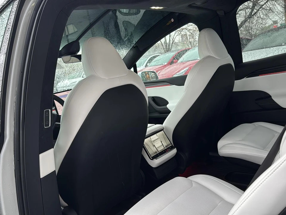 2026 Tesla Model X Plaid - Image 14 of 21