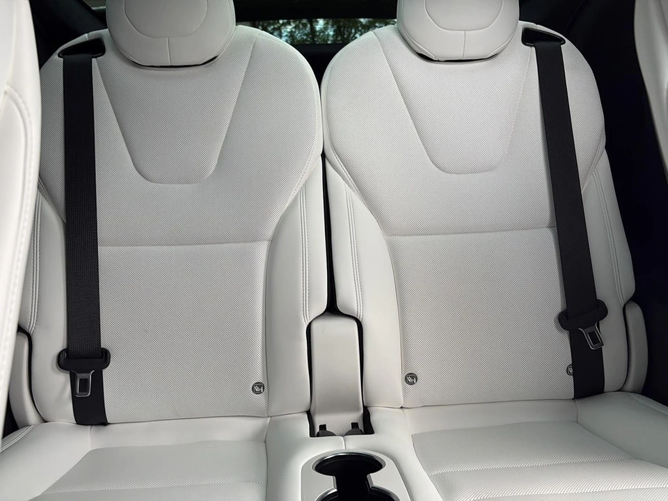 2026 Tesla Model X Plaid - Image 14 of 21