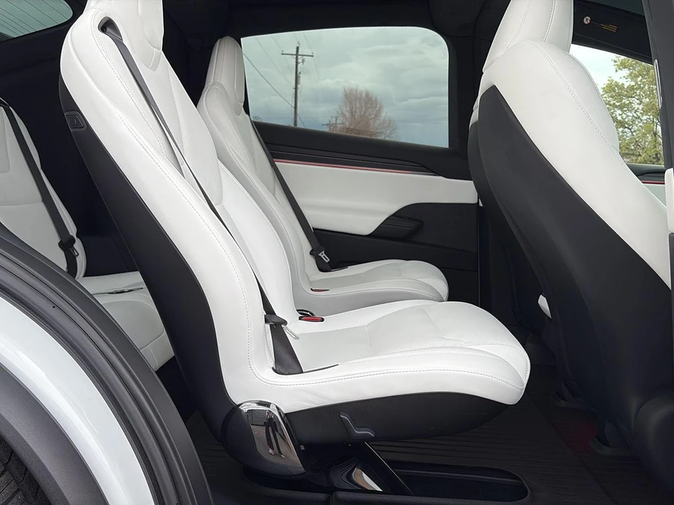 2026 Tesla Model X Plaid - Image 17 of 21
