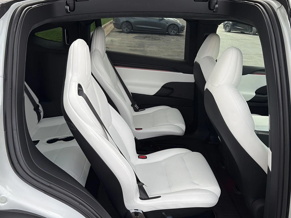 2026 Tesla Model X Plaid - Image 16 of 21