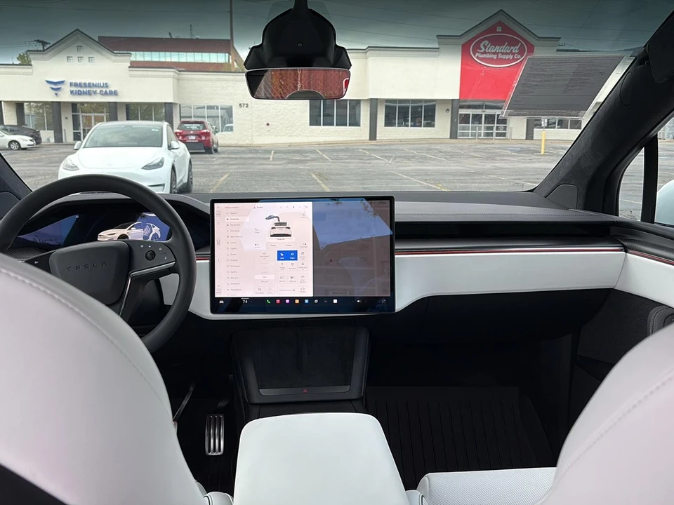 2026 Tesla Model X Plaid - Image 15 of 21