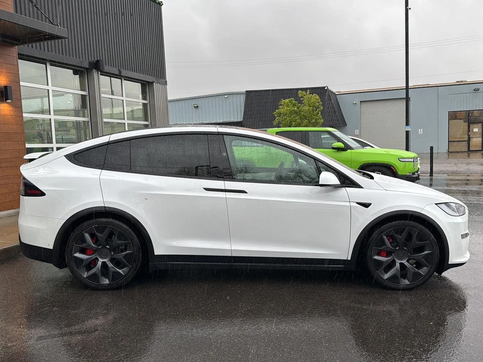 2026 Tesla Model X Plaid - Image 8 of 21
