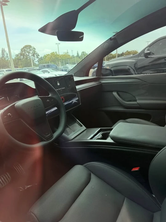 2026 Tesla Model X Plaid - Image 10 of 12