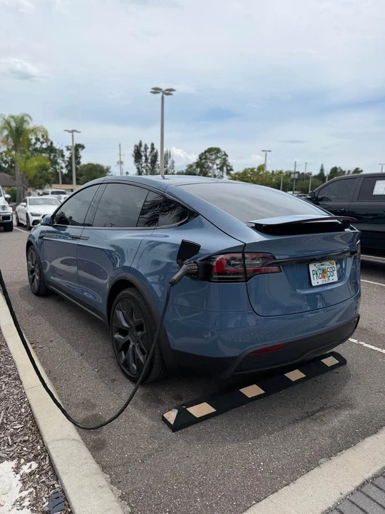 2026 Tesla Model X Plaid - Image 7 of 12