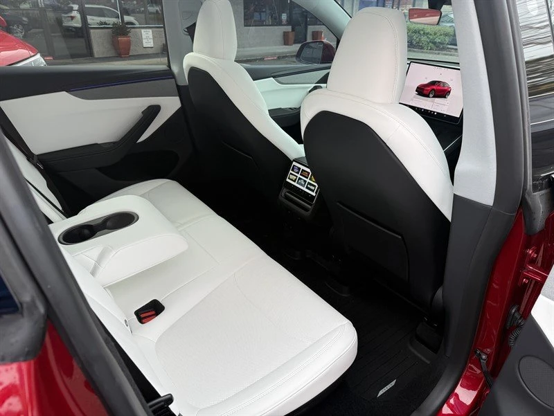 2026 Tesla Model Y - Image 14 of 20