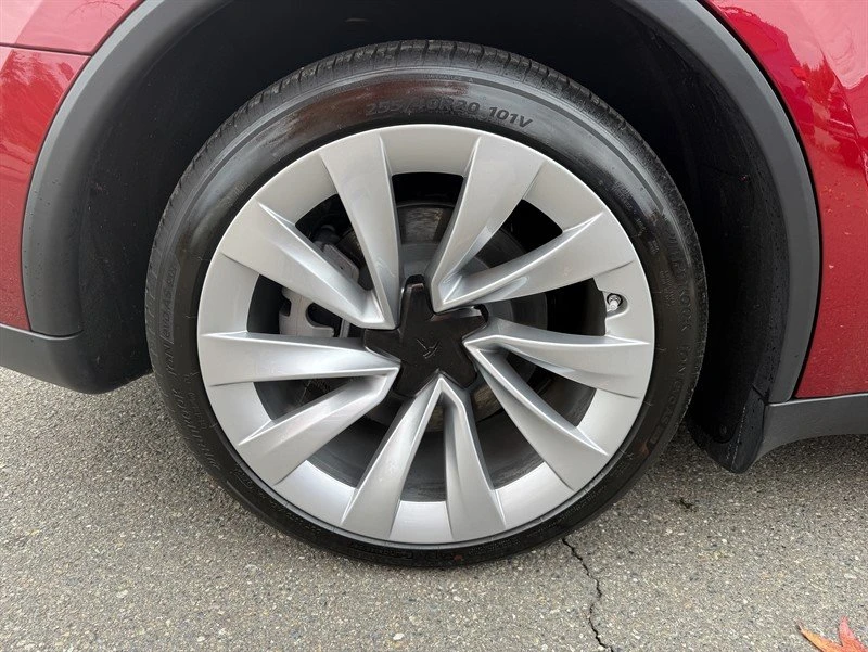 2026 Tesla Model Y - Image 10 of 20