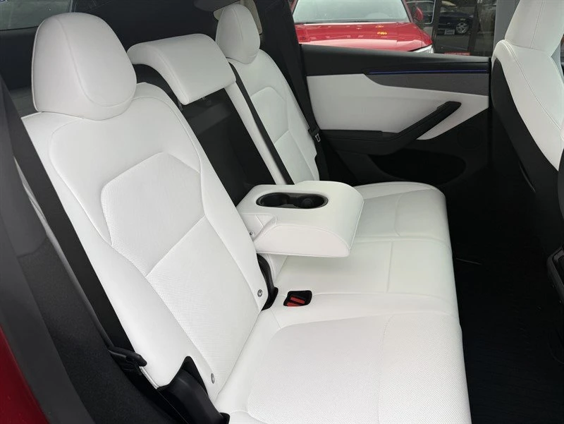 2026 Tesla Model Y - Image 16 of 20