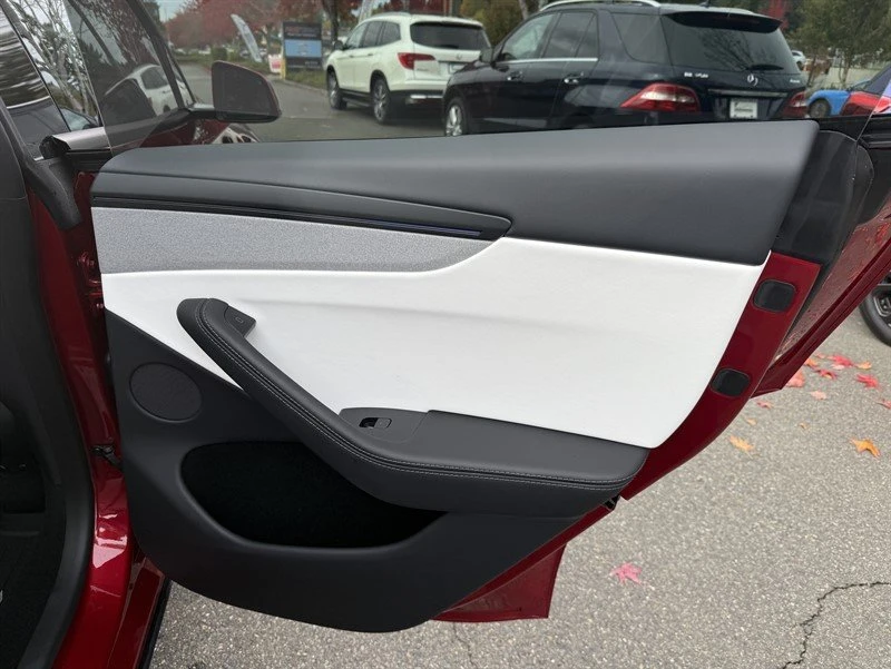 2026 Tesla Model Y - Image 15 of 20