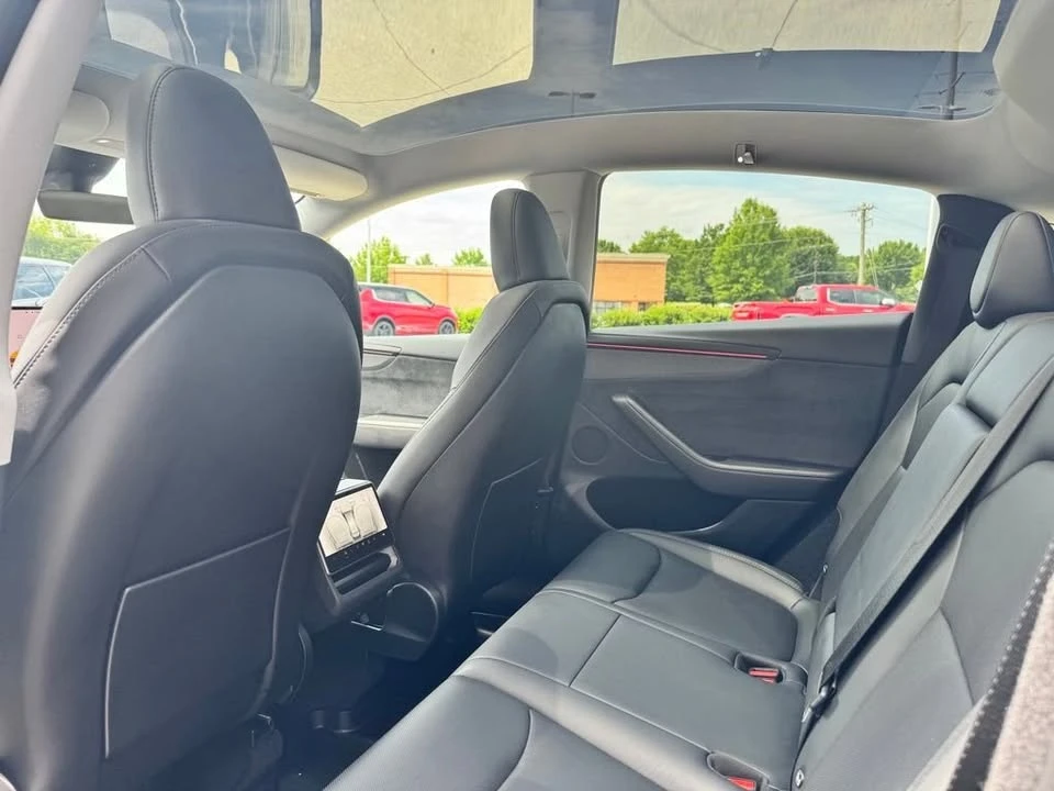 2026 Tesla Model Y - Image 10 of 15