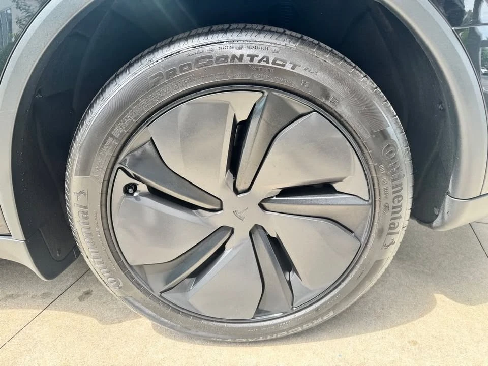 2026 Tesla Model Y - Image 6 of 15