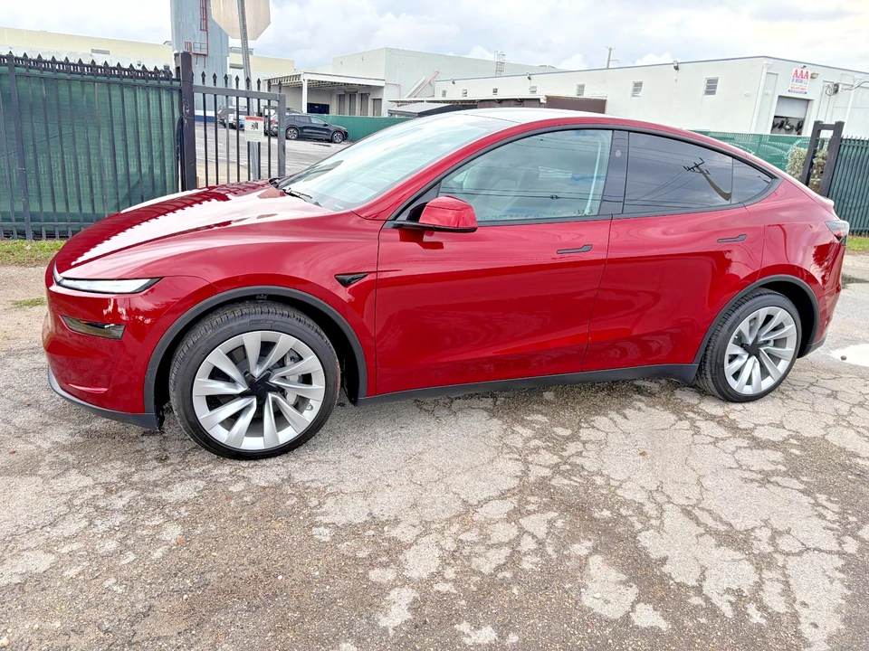 2026 Tesla Model Y - Image 5 of 21