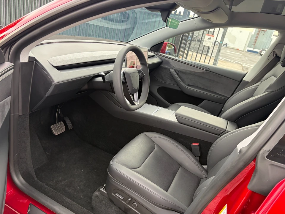 2026 Tesla Model Y - Image 14 of 21